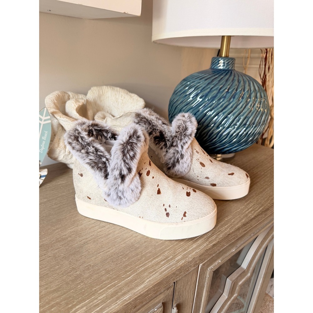 J/Slides Wedge Sneakers Womens Cream Cow Print Faux Fur 8.5M